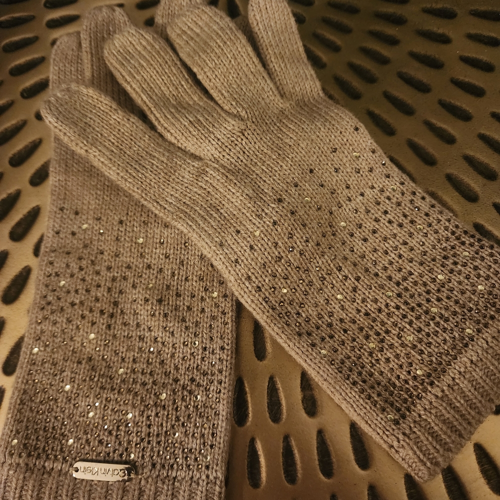 Calvin Klein - Beige Knit Gloves with Rhinestone Accents
